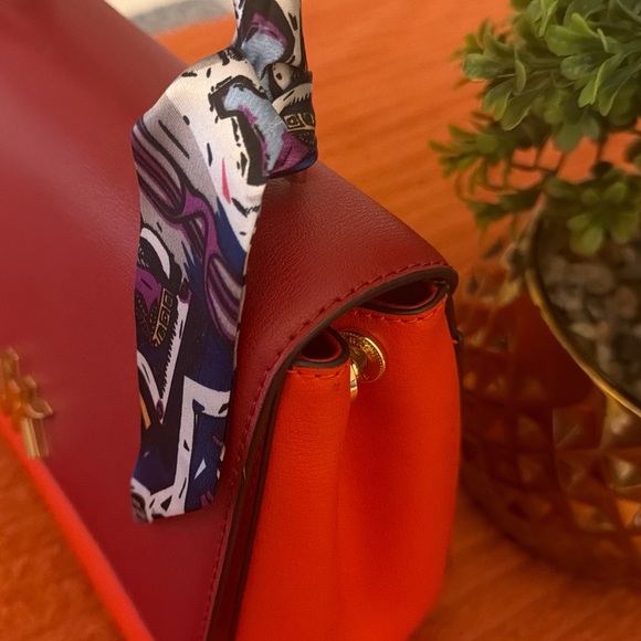 Michael Kors crossbody bag 🤎✨ - Picture 3 of 16